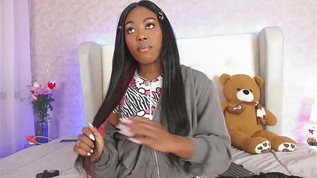 ThianaLopez online show from November 22, 9:13 pm