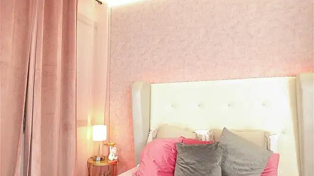 ThianaLopez online show from February 5, 9:54 pm