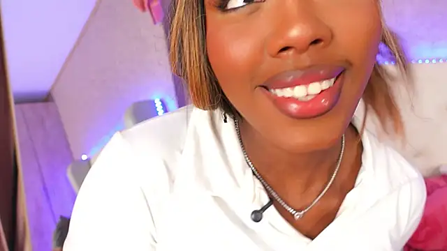 ThianaLopez online show from May 15, 8:29 pm