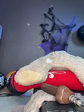 luciana hunters online show from November 1, 1:45 am