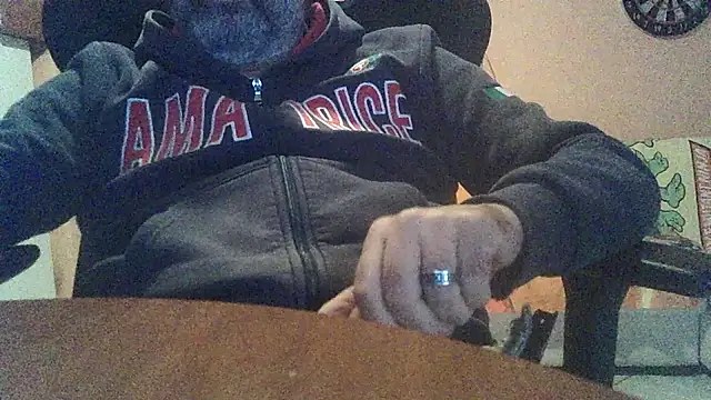 Snapshot of lanata chatting on December 4, 1:15 am lanata online show from December 4, 1:15 am