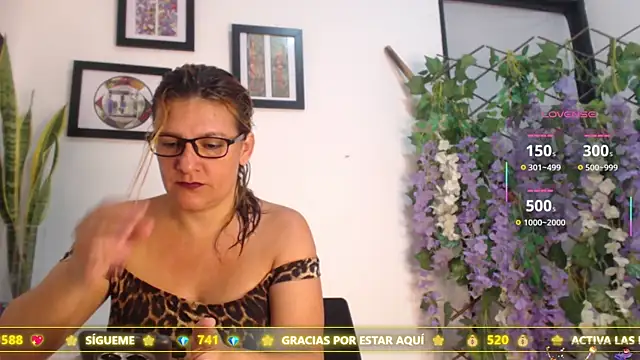 Snapshot of StephyJones1 chatting on July 17, 9:34 pm StephyJones1 online show from July 17, 9:34 pm