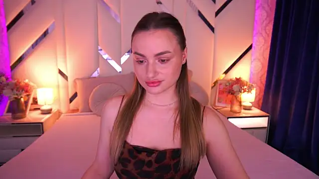 LindsieGreyy online show from April 5, 6:42 am