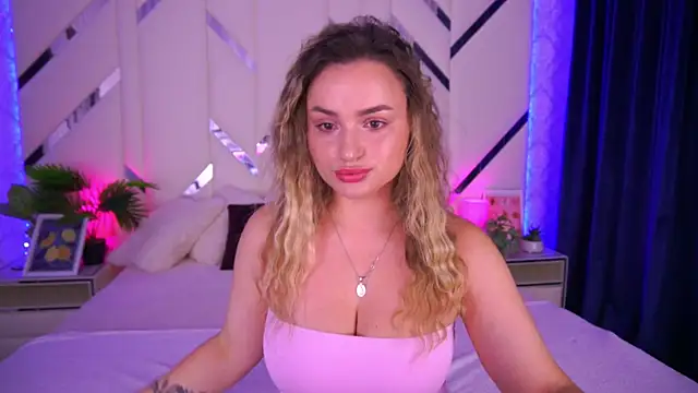 Snapshot of LindsieGreyy chatting on October 7, 6:36 am LindsieGreyy online show from October 7, 6:36 am