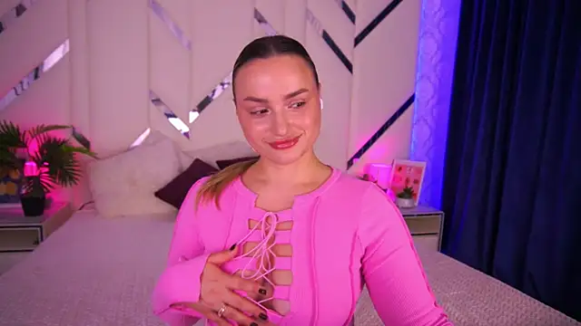 LindsieGreyy online show from October 29, 8:13 am