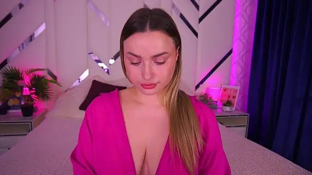 LindsieGreyy online show from October 30, 8:01 am