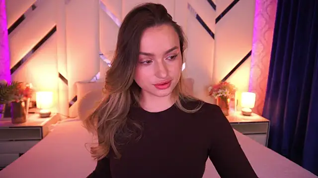 LindsieGreyy online show from April 19, 6:25 am