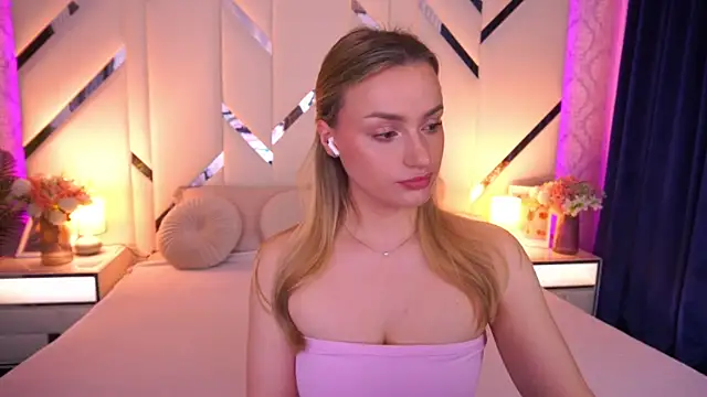 LindsieGreyy online show from May 23, 6:01 am