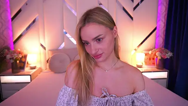 Snapshot of LindsieGreyy chatting on June 6, 6:07 am LindsieGreyy online show from June 6, 6:07 am