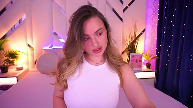 LindsieGreyy online show from February 23, 8:26 am