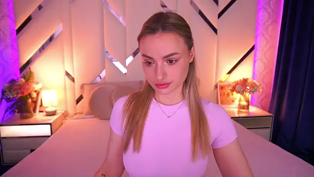 LindsieGreyy online show from May 9, 6:28 am