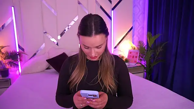 LindsieGreyy online show from November 25, 9:42 am