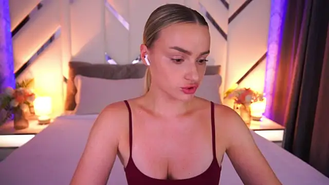 Snapshot of LindsieGreyy chatting on July 14, 1:17 pm LindsieGreyy online show from July 14, 1:17 pm