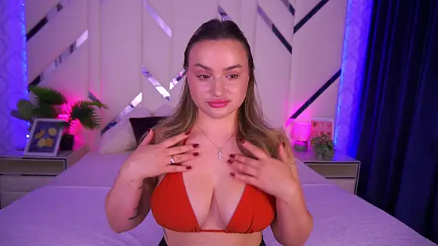 Snapshot of LindsieGreyy chatting on October 2, 6:17 am LindsieGreyy online show from October 2, 6:17 am