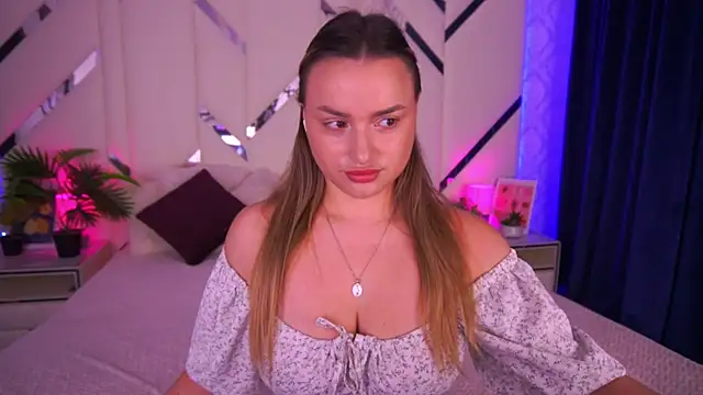 LindsieGreyy online show from October 28, 8:02 am