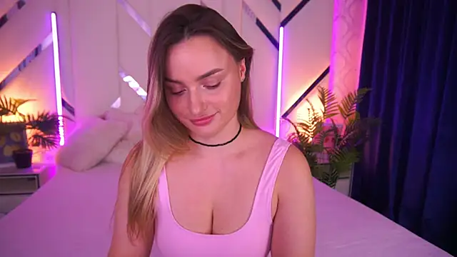 LindsieGreyy online show from November 27, 8:26 am