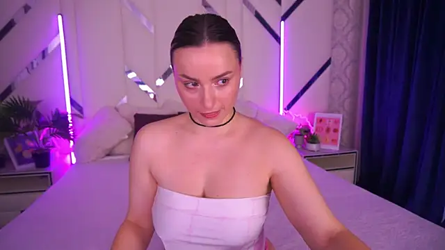 LindsieGreyy online show from November 22, 8:13 am