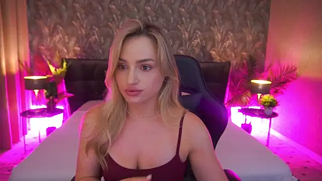 Snapshot of LindsieGreyy chatting on July 5, 1:07 pm LindsieGreyy online show from July 5, 1:07 pm