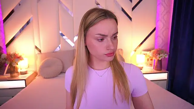 LindsieGreyy online show from May 22, 1:09 pm