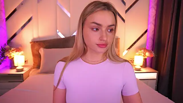Snapshot of LindsieGreyy chatting on June 25, 12:32 pm LindsieGreyy online show from June 25, 12:32 pm
