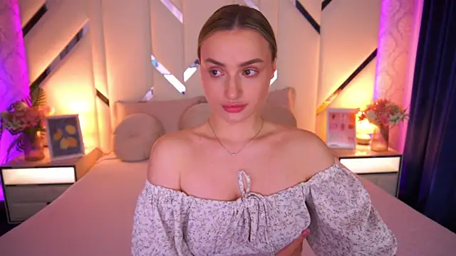 LindsieGreyy online show from May 13, 12:56 pm