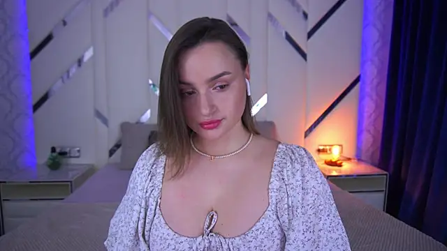 Snapshot of LindsieGreyy chatting on March 6, 7:25 am LindsieGreyy online show from March 6, 7:25 am