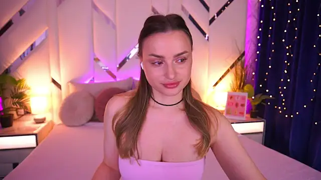 LindsieGreyy online show from March 12, 7:23 am