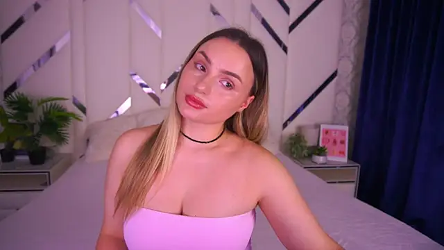 LindsieGreyy online show from November 8, 8:07 am