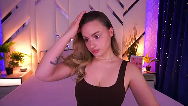 LindsieGreyy online show from February 27, 8:25 am