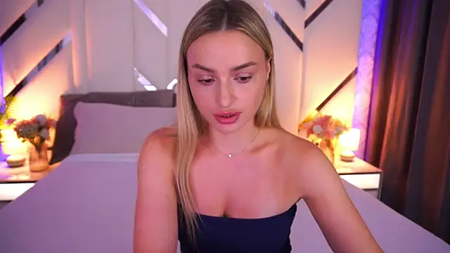 Snapshot of LindsieGreyy chatting on July 19, 12:57 pm LindsieGreyy online show from July 19, 12:57 pm