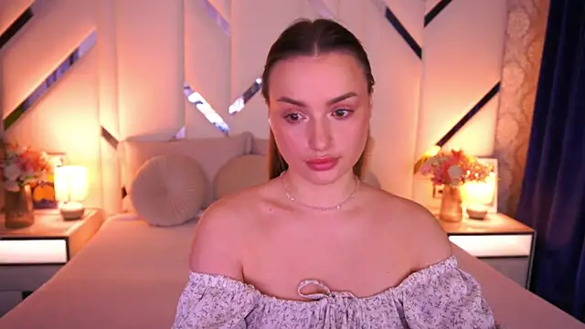 LindsieGreyy online show from April 1, 6:59 am