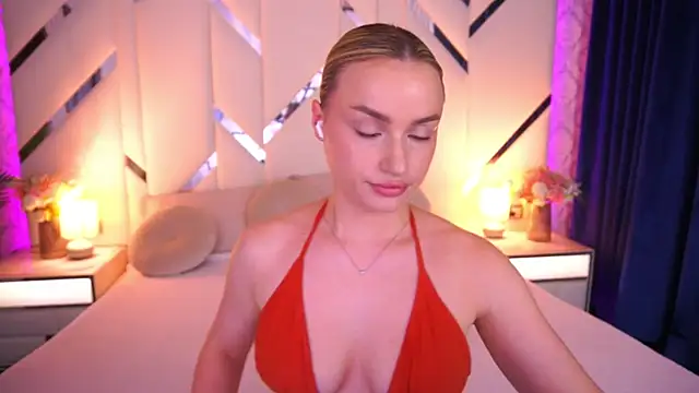 Snapshot of LindsieGreyy chatting on June 12, 12:58 pm LindsieGreyy online show from June 12, 12:58 pm