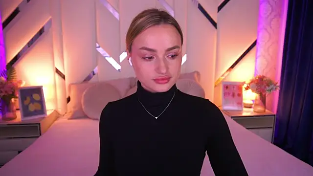 LindsieGreyy online show from May 11, 6:37 am