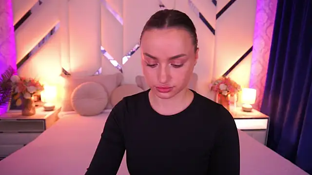 LindsieGreyy online show from April 14, 6:29 am