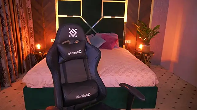 CharmMocco online show from March 7, 7:30 am