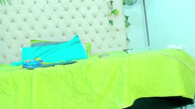 Andrea Tobar online show from March 14, 11:11 pm