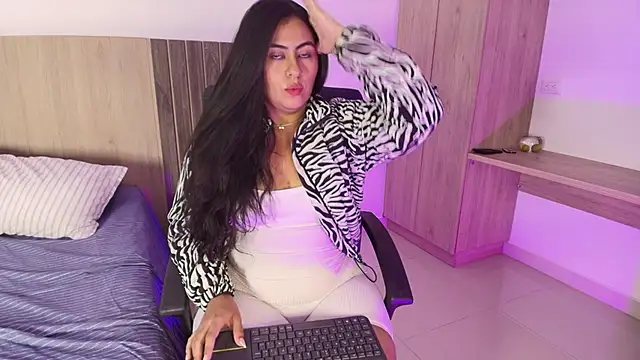 Snapshot of Mia_cm chatting on March 16, 2:21 am Mia cm online show from March 16, 2:21 am