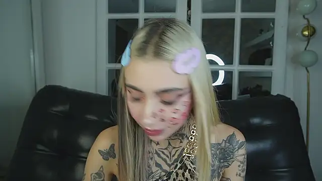 Snapshot of miss___angel chatting on February 21, 10:50 am miss angel online show from February 21, 10:50 am