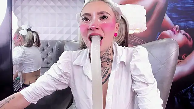 Snapshot of miss___angel chatting on March 18, 6:17 pm miss angel online show from March 18, 6:17 pm