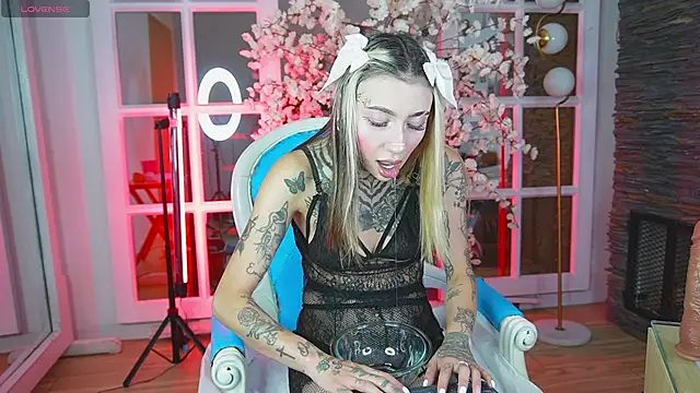 miss   angel online show from April 14, 11:15 am