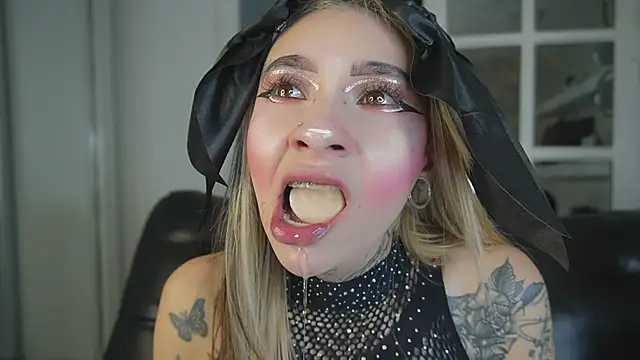 Snapshot of miss___angel chatting on February 24, 10:27 am miss angel online show from February 24, 10:27 am