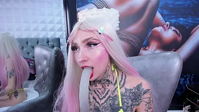 Snapshot of miss___angel chatting on September 19, 6:12 pm miss angel online show from September 19, 6:12 pm