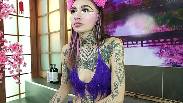 miss   angel online show from November 12, 6:01 pm