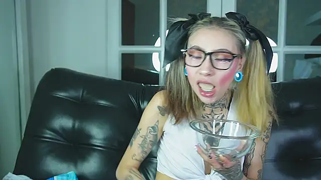 miss   angel online show from March 10, 11:14 am