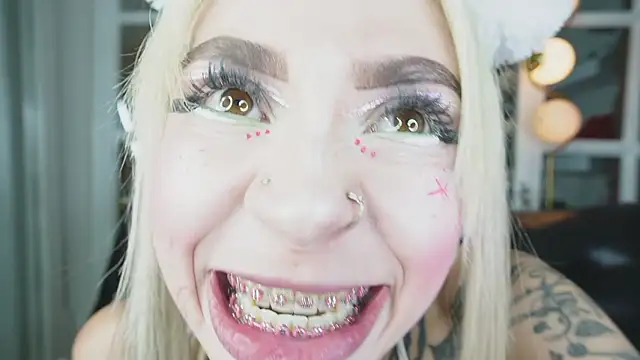 Snapshot of miss___angel chatting on February 2, 11:09 am miss angel online show from February 2, 11:09 am