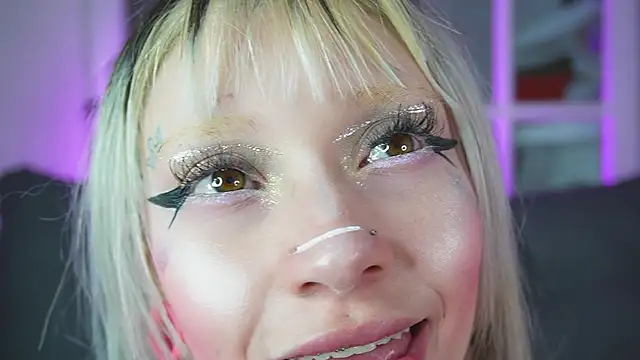 Snapshot of miss___angel chatting on July 2, 11:05 am miss angel online show from July 2, 11:05 am