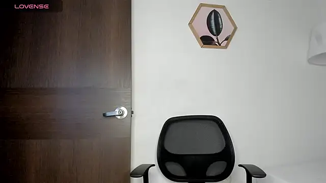 Snapshot of Dhalila_ chatting on November 11, 11:09 pm Dhalila online show from November 11, 11:09 pm