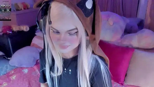 Snapshot of Angelica_Reborn chatting on October 24, 3:38 am Angelica Reborn online show from October 24, 3:38 am