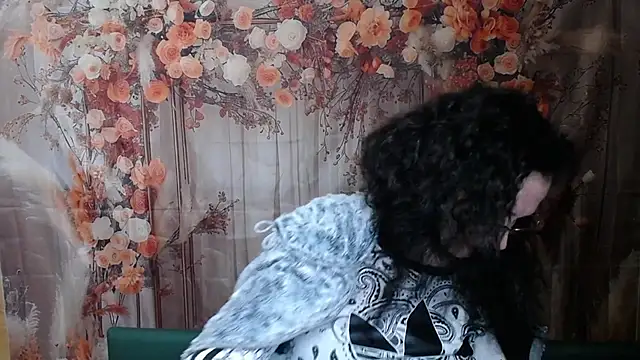 Miroslava Happi online show from April 9, 6:04 am