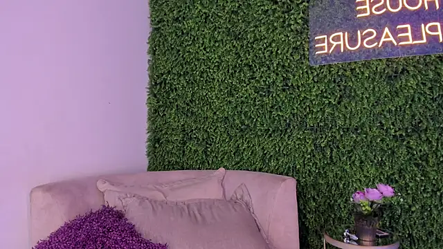 emmiily z online show from March 11, 6:52 am